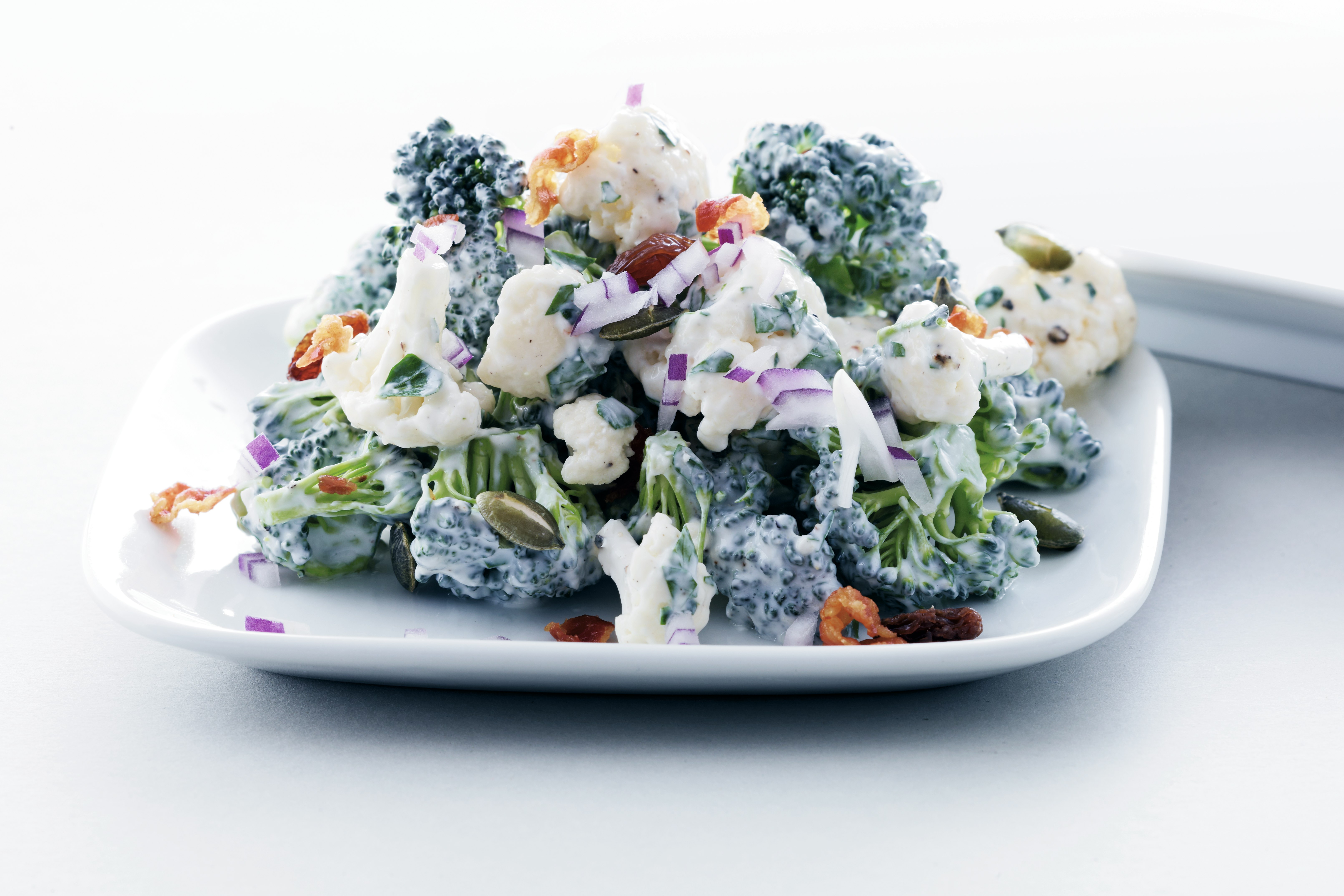 broccolisalat med bacon og rødløg broccolisalat med bacon og rødløg